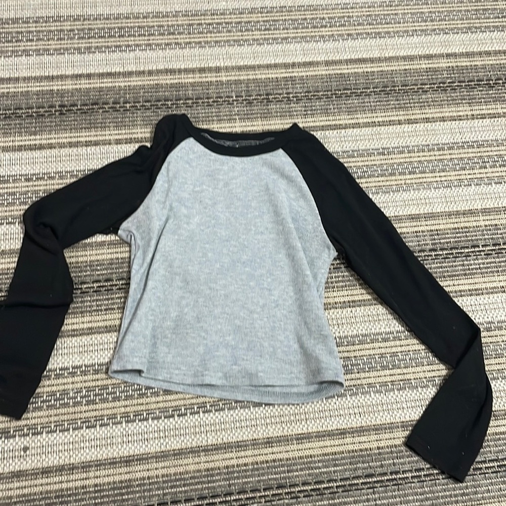 raglan grey and black long sleeve - slightly cropped